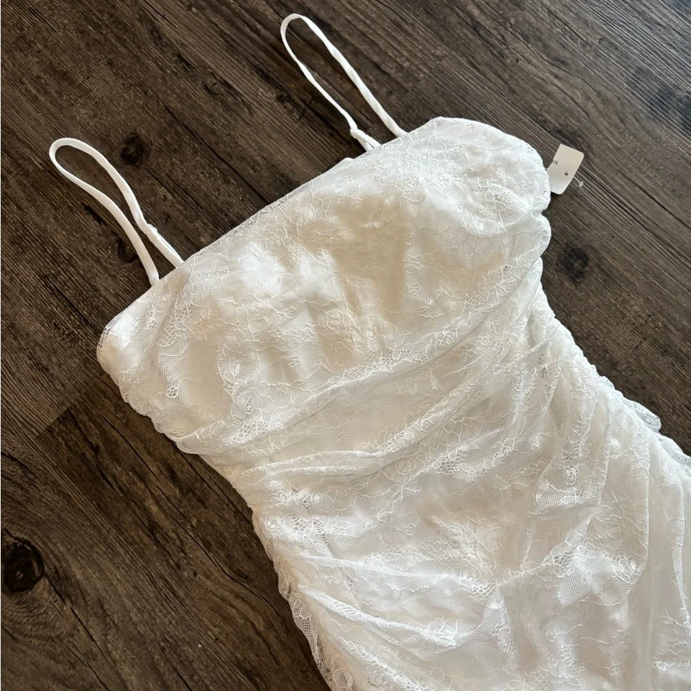 🚫SOLD🚫 Windsor Lace White Mini Bodycon Dress With Tie-Back Design - Picture 6 of 14